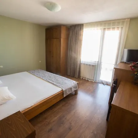 Zenith בית הארחה 3*