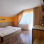Πανσιόν Zenith 4*